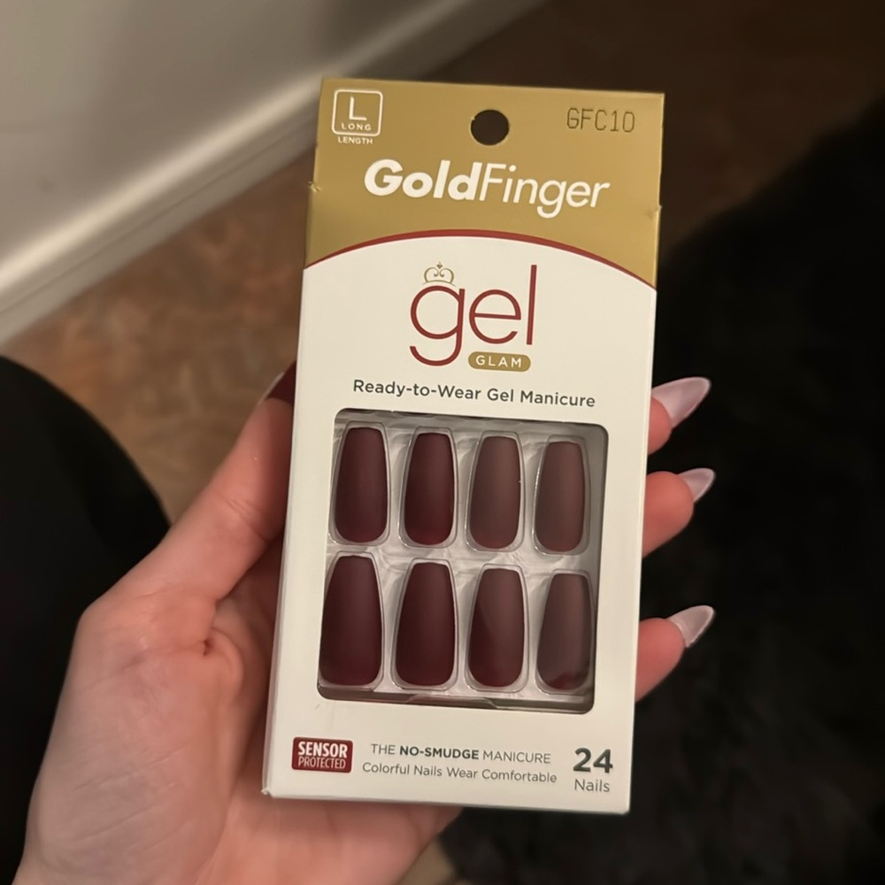 Matte maroon nails